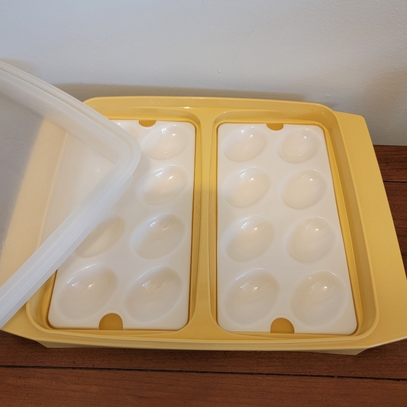 Vintage TUPPERWARE Deviled Egg Holder Carrier Tray Holds‎ 16 Eggs - Picture 3 of 8